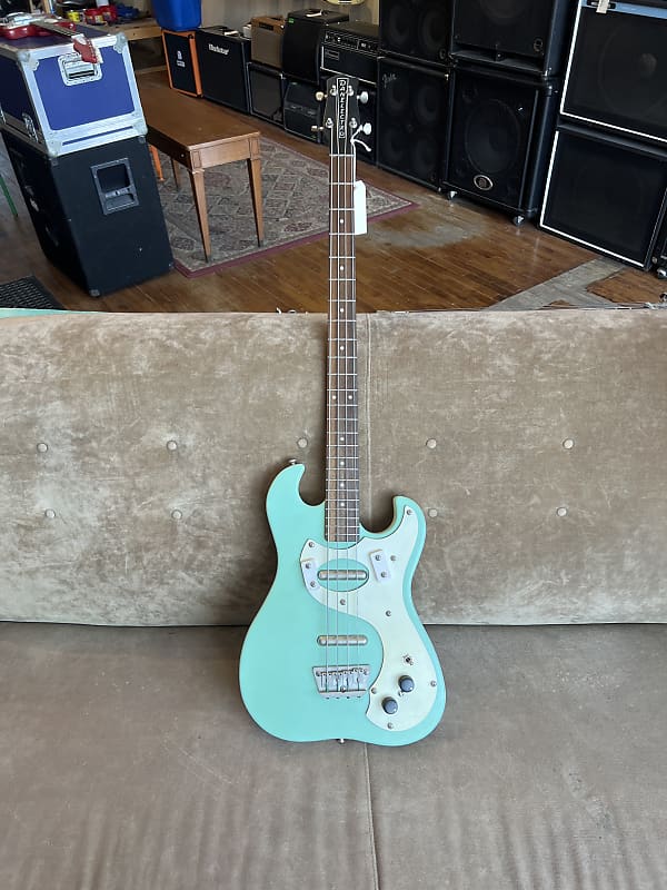 Danelectro Dano 63 Long Scale Bass Aqua Reverb