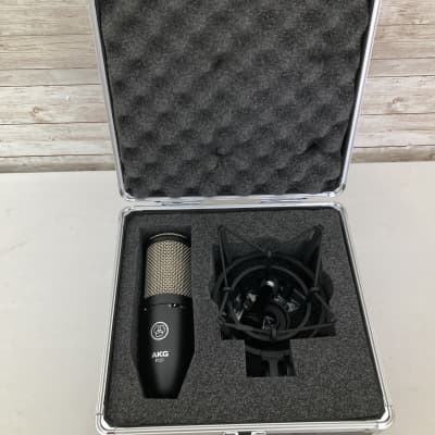 AKG P220 – United States