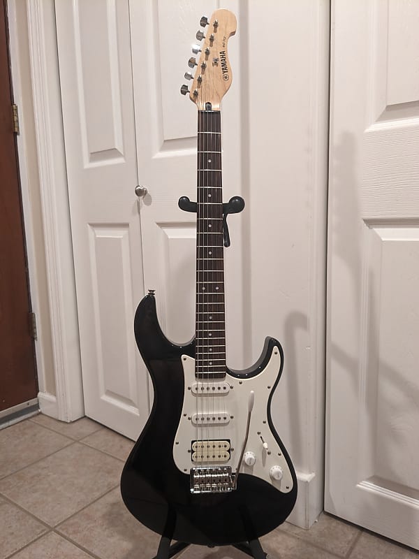 Yamaha EG112 - Gloss Black | Reverb