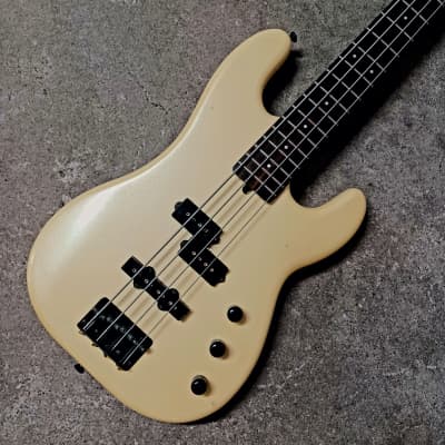 Fresher P/J Bass 32