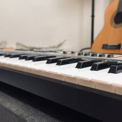 Casio Casiotone MT-400v Vintage Digital / Analog Hybrid Synthesizer Keyboard + Hard Case & Accessories