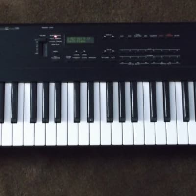 Roland D-5 61-Key Multi-Timbral Linear Synthesizer