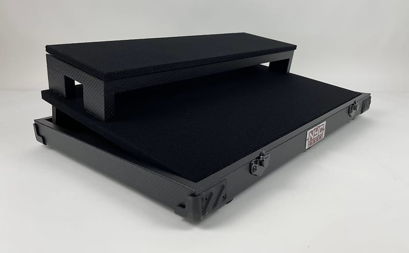 NYC Pedalboards Gigman Deluxe Pedalboard/Case Combo with Flip-Top Riser 2023 - Black Carbon Fiber Tolex image 1