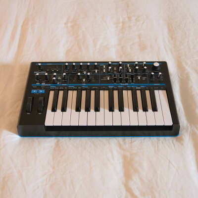 Novation Bass Station II 25-Key Monophonic Synthesizer 2013 - Present - Black
