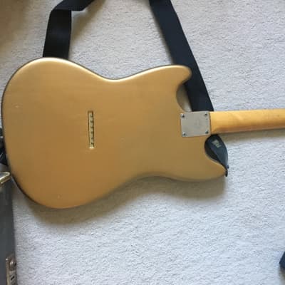 Fender Musicmaster II 1966 Gold customised image 5