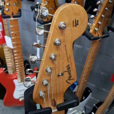 Fender   Classic Player 50 Stratocaster Sunburst image 4