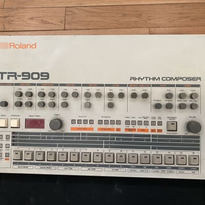 Roland TR-909 Rhythm Composer 1983 - 1985 - White