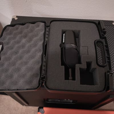 Shure MV7 Dynamic USB Podcast Microphone - Black with Case image 1