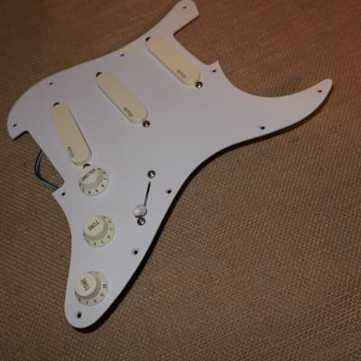 EMG-DG20 David Gilmour Pre-Wired Pickguard/Pickup Assembly in