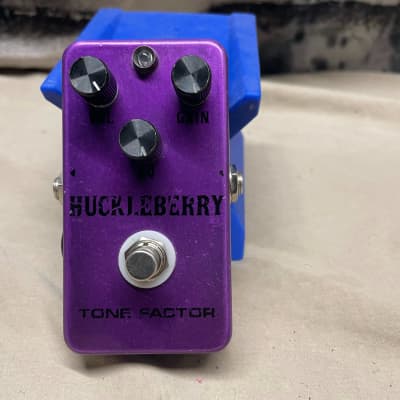 Tone Factor ( pre-Mojo Hand FX ) Huckleberry v1 Fuzz Pedal - Purple image 2