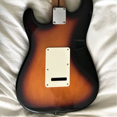 Fender Stratocaster Maple Fingerboard 1996-1997 Sunburst image 3