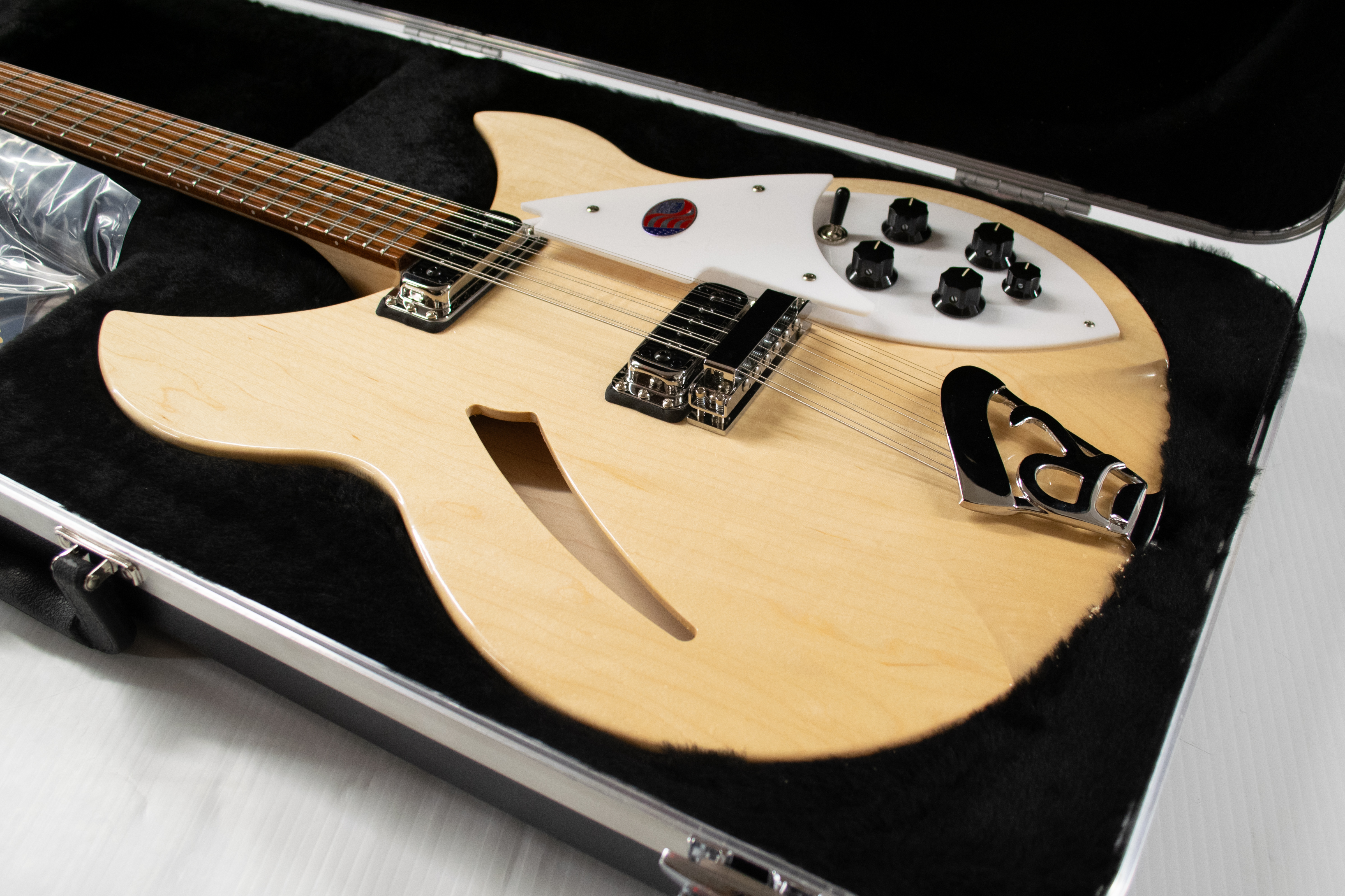 Rickenbacker 330/12 Semi-hollow 12-string Electric Guitar - Mapleglo - Picture 12 of 12