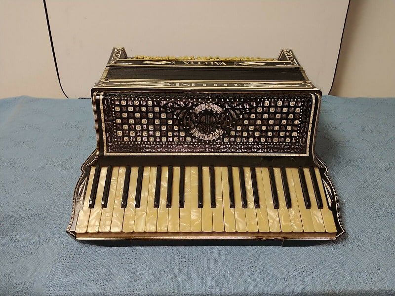 Vintage Cellini Valetta 120/39 Intermediate Size Accordion | Reverb