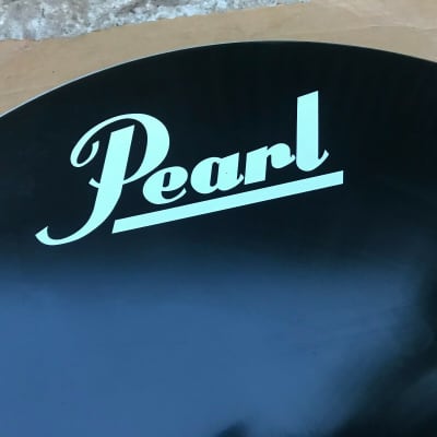 Pearl Sessions 22" bass Drum Front logo head image 3