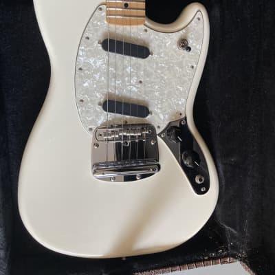 Fender Mustang  white image 3