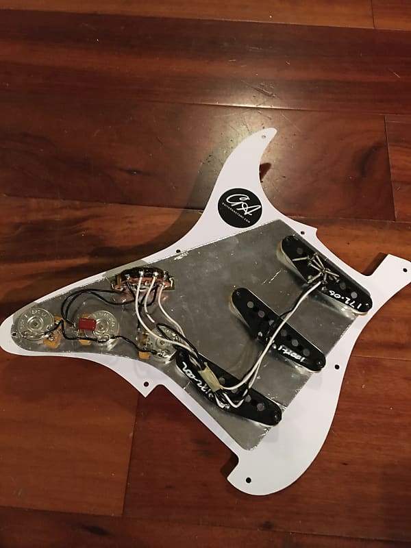 Fender Strat Classic Series 50's Pickups Pearloid Pickguard Reverb