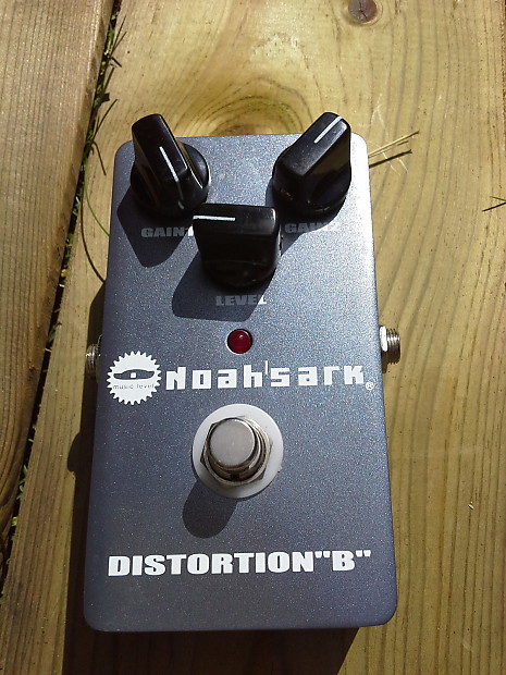 人気カラーの Noahs Ark  Distortion ギター