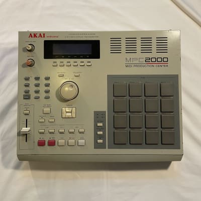 Akai MPC2000 MIDI Production Center 1997 - 2001 - Grey image 1