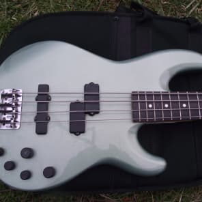 美品 Fender Mexico Deluxe Zone Bass グレー 美品 Fender Mexico Deluxe Zone Bass グレー - メルカリ