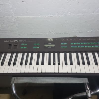 Yamaha DX 27 Synthesizer