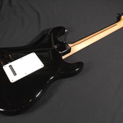 Fender Standard Stratocaster Left-Handed with Rosewood Fretboard 2013 - Black image 5