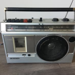 Sanyo M2820 Vintage Radio/Cassette Player 1980's image 1