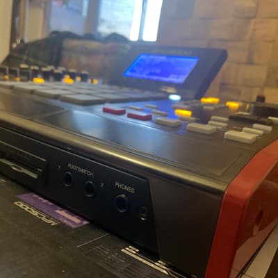 Akai MPC5000 Fully UPGRADED 192RAM+ CD/DVD + HD+ OS 2 + ORIGINAL BOX & MANUAL excellent conditions beautiful custom red sides image 17