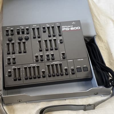 Roland PG-800 Synthesizer Programmer w/ case, cable JX-8p, MKS-70 and JX-10