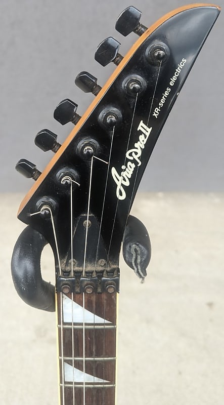 Very Cool Vintage Aria Pro II XR-Series Red Crackle Electric Very Cool Vintage Aria Pro II XR-Series Red Crackle Electric