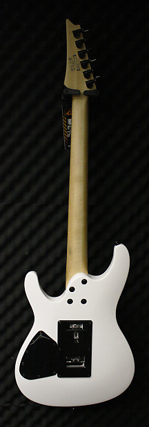 商品画像：Ibanez S570B - White | Sweetwater 4