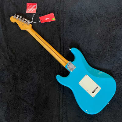 Fender American Professional II Stratocaster RW Miami Blue 7lbs, 12oz US210050022 image 7