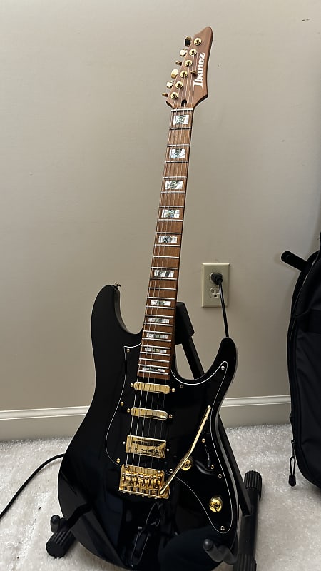 IBANEZ THBB10 Tim Hensonシグネイチャーモデル Ibanez THBB10 (Tim Henson Signature Model) - What To Know & Where