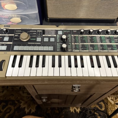 Korg MicroKORG 37-Key Synthesizer/Vocoder 2002 - 2019 - Silver