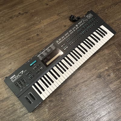 Yamaha DX7IID 16-Voice Synthesizer 1986 - 1989 - Black