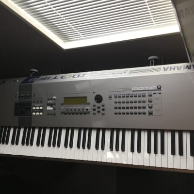 Yamaha Motif 8 88 key Synthesizer with Hard Travel Case Included image 2