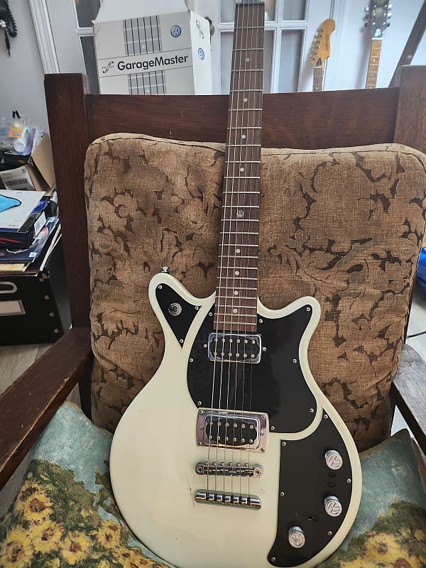 ファーストアクト×フォルクスワーゲン　ガレージマスターギター My Guitars: The First Act Volkswagen GARAGE Master Blue‬