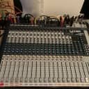 Soundcraft Signature 22 22-Channel Analog Mixer w/ Effects