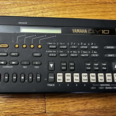 Yamaha QY10 1990 - plastic