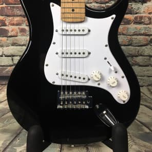 Behringer Strat Style Black Reverb