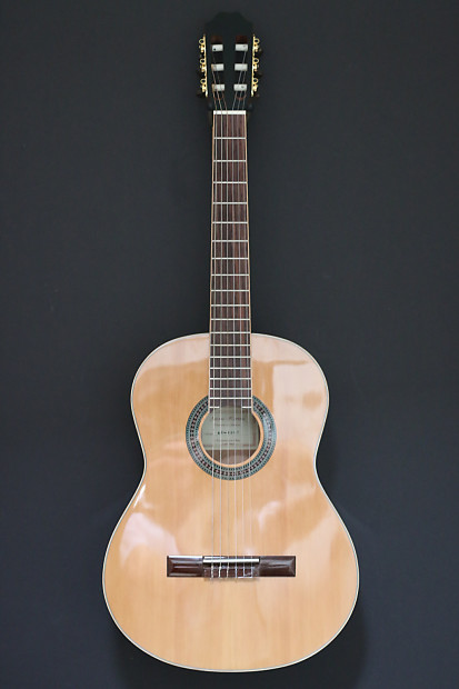 Antonio Hermosa AH 10NF Classical Guitar NEW