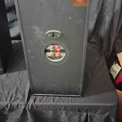 Klipsch RB-35 Bookshelf Speaker Pair - Black image 8