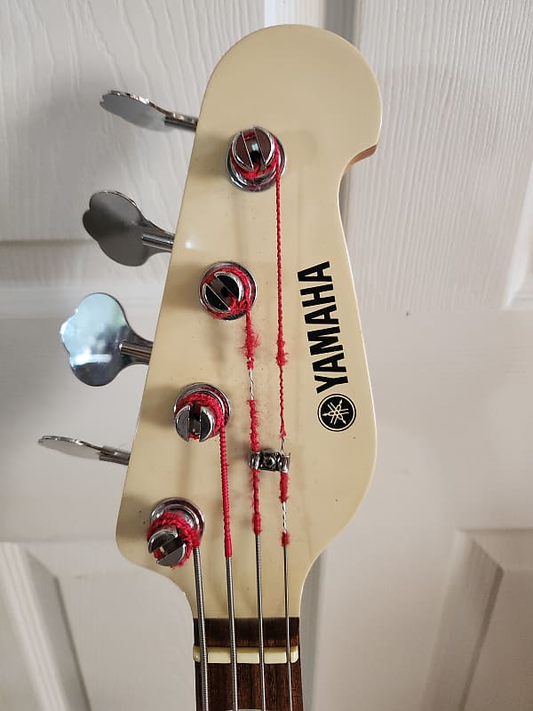 ベース Yamaha BB-414X Yamaha BB414X Bass Guitar, Black at Gear4music