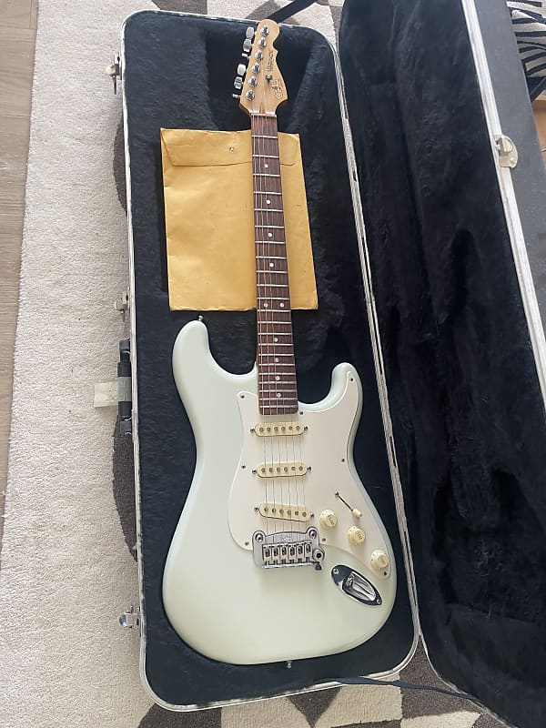 G&L Legacy ストラト stratocaster バーズアイメイプル G&L Legacy ストラト stratocaster バーズアイメイプル G&L