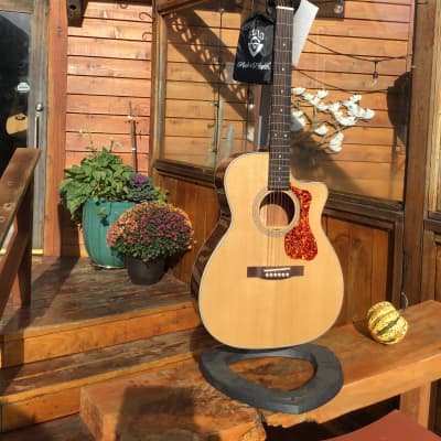 Guild OM-140CE Acoustic-Electric Guitar Natural image 2