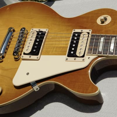 Gibson Les Paul Classic 2022 Honey Burst image 3