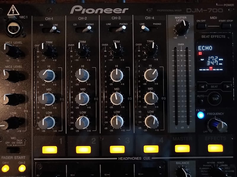 Pioneer DJM-700-K 4-channel professional digital DJ mixer (black)