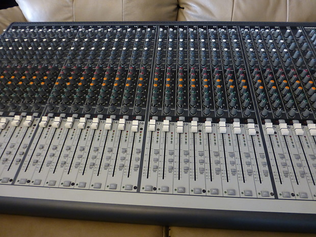 MACKIE 32chアナログミキサー ONYX32.4　ハードケース付 MACKIE 32chアナログミキサー ONYX32.4 ハードケース付き MACKIE