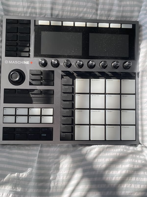 Native Instruments Maschine Plus 2020 - Present - Black image 1