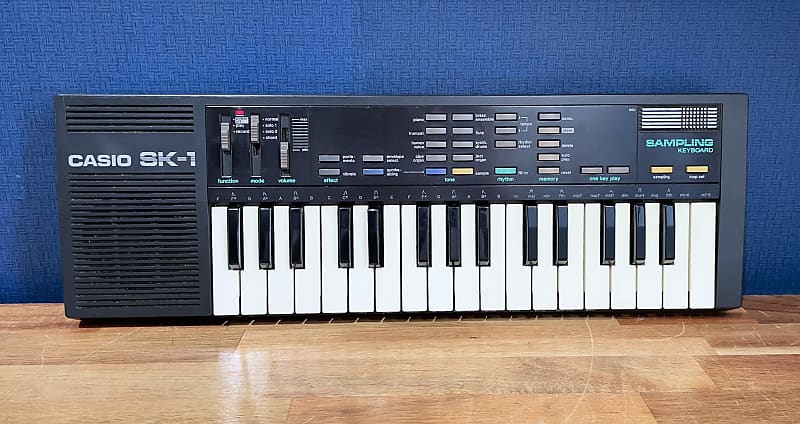 Casio SK-1 32-Key Sampling Keyboard - Black image 1