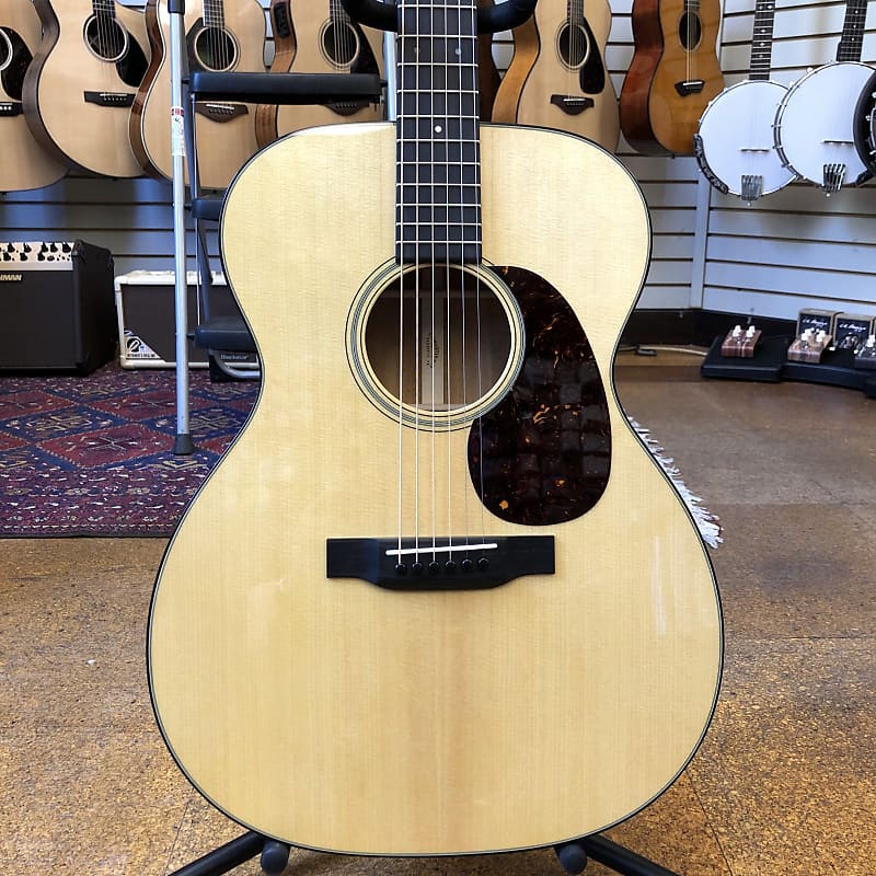 Martin 000-18 Standard Series Sitka Spruce/Mahogany Acoustic Guitar 2023  Floor Model w/Hard Case